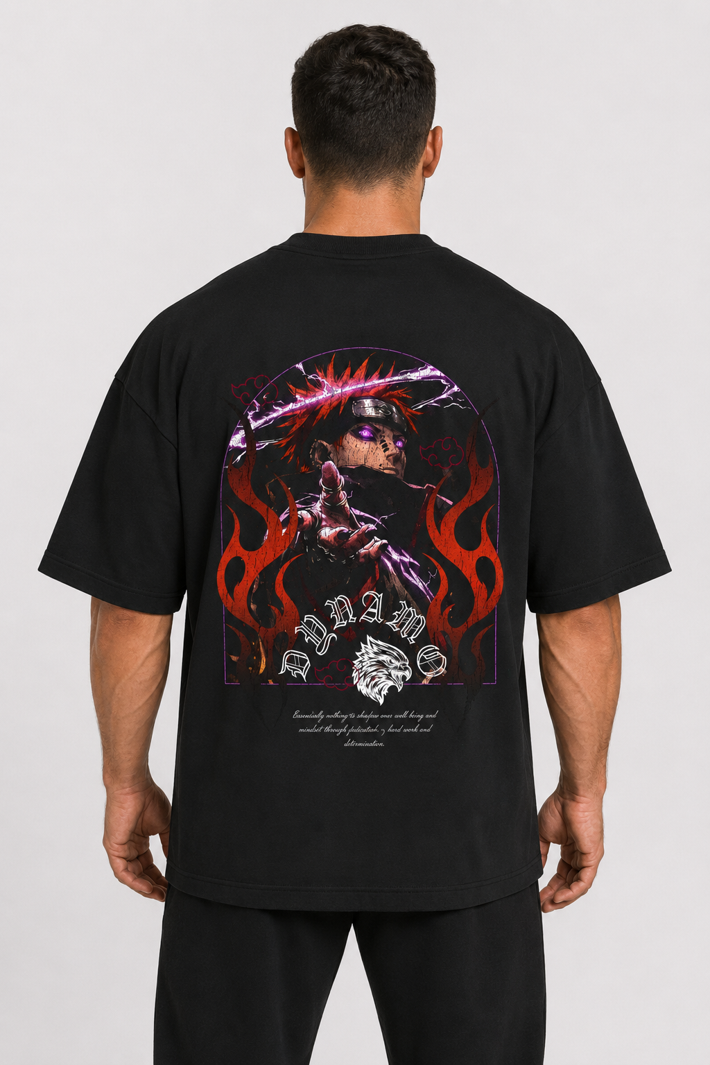 Modelo vestindo Camiseta Oversized Caminho da Dor - costas