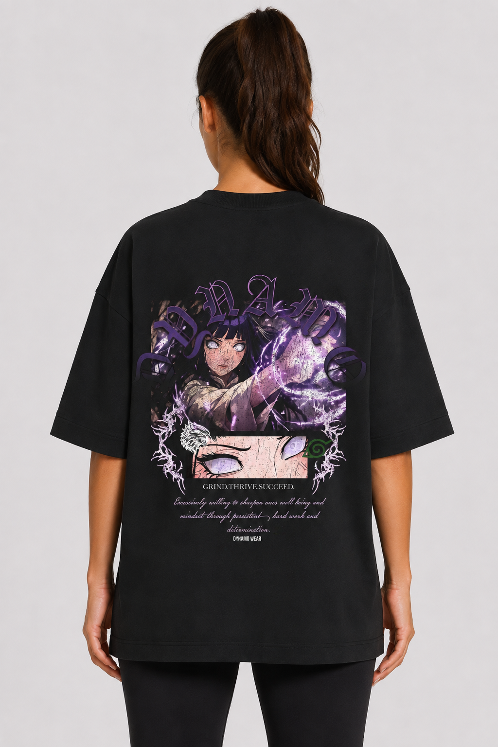 Modelo vestindo Camiseta Oversized Herdeira do Byakugan - costas
